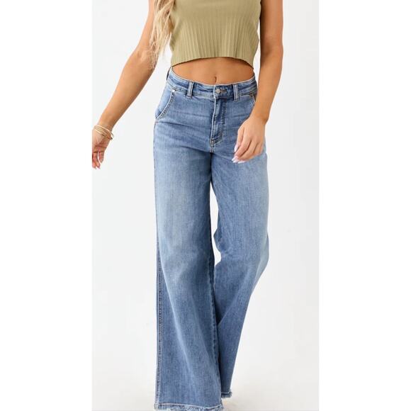 Judy Blue Wide Leg Stretch Jeans •11 /30• Med Wash Flare Relaxed 32” Inseam EXC - Picture 1 of 11